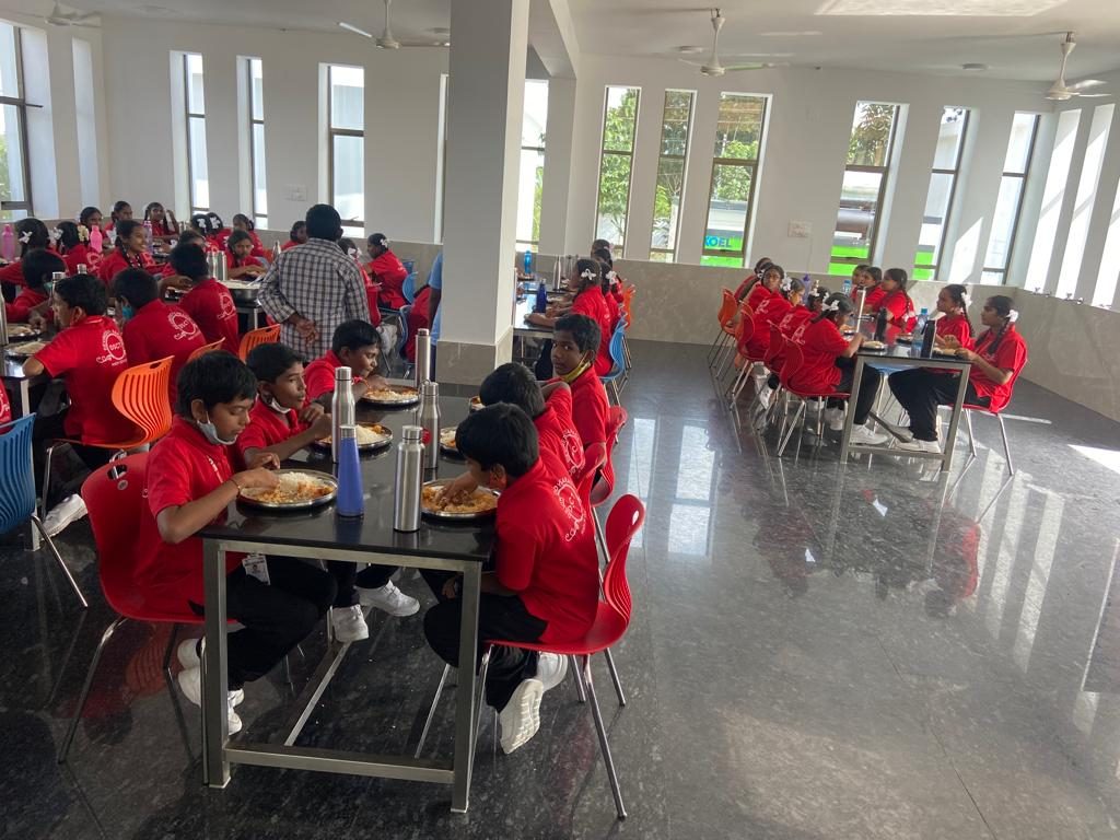 41Students with red uniform in lunch hall